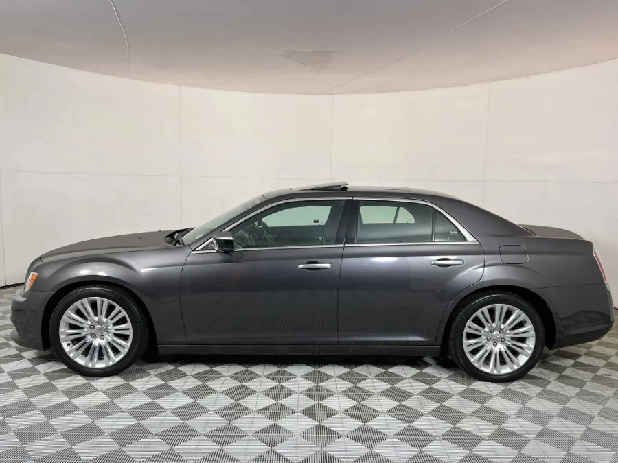 Used 2015 Chrysler 300C 3.0CRD Luxury Series - WeBuyCars JHB South