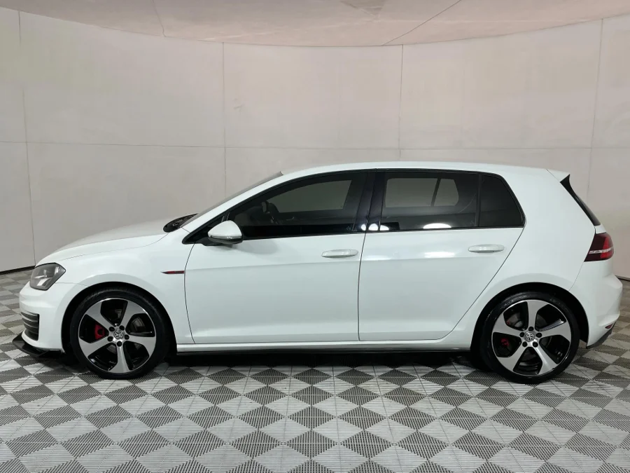 Used 2014 Volkswagen Golf GTI - WeBuyCars Midstream