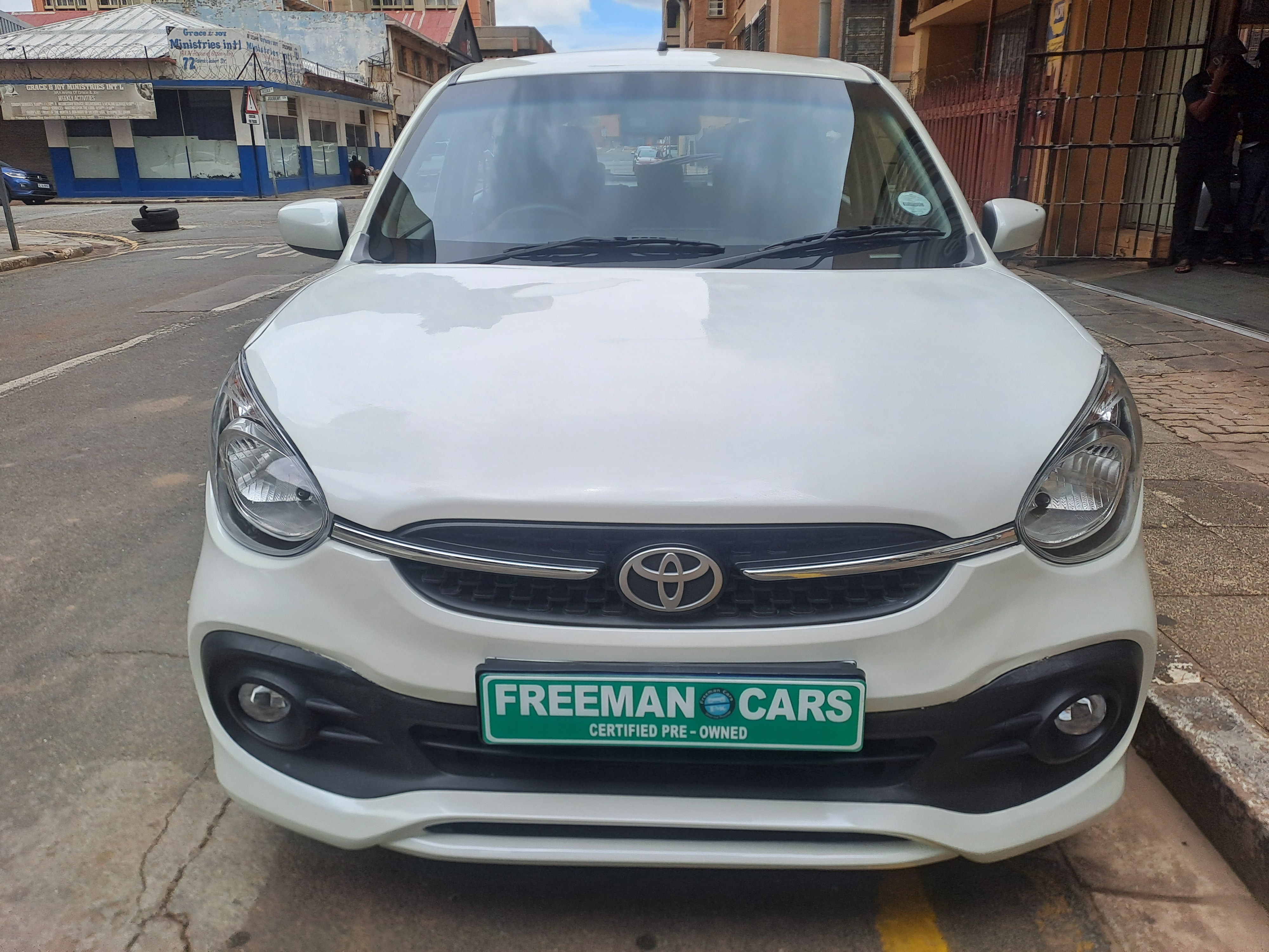 Used 2025 Toyota Vitz 1.0 XR manual