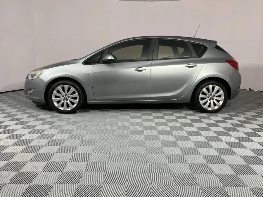 Used 2011 Opel Astra hatch 1.6 Essentia - WeBuyCars Lansdowne