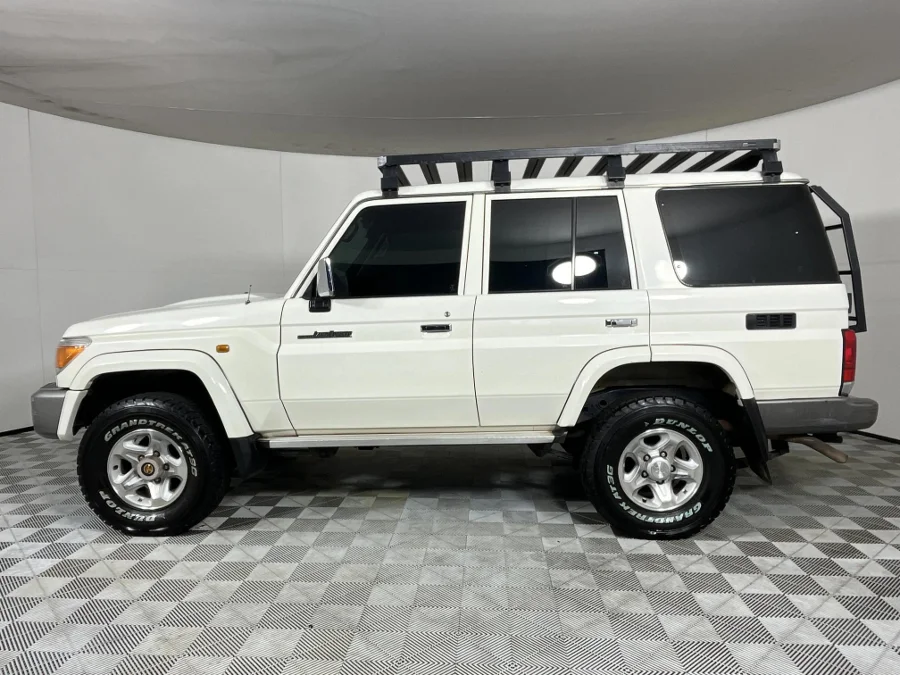 Used 2014 Toyota Land Cruiser 76 4.5D-4D V8 station wagon LX - WeBuyCars Montana