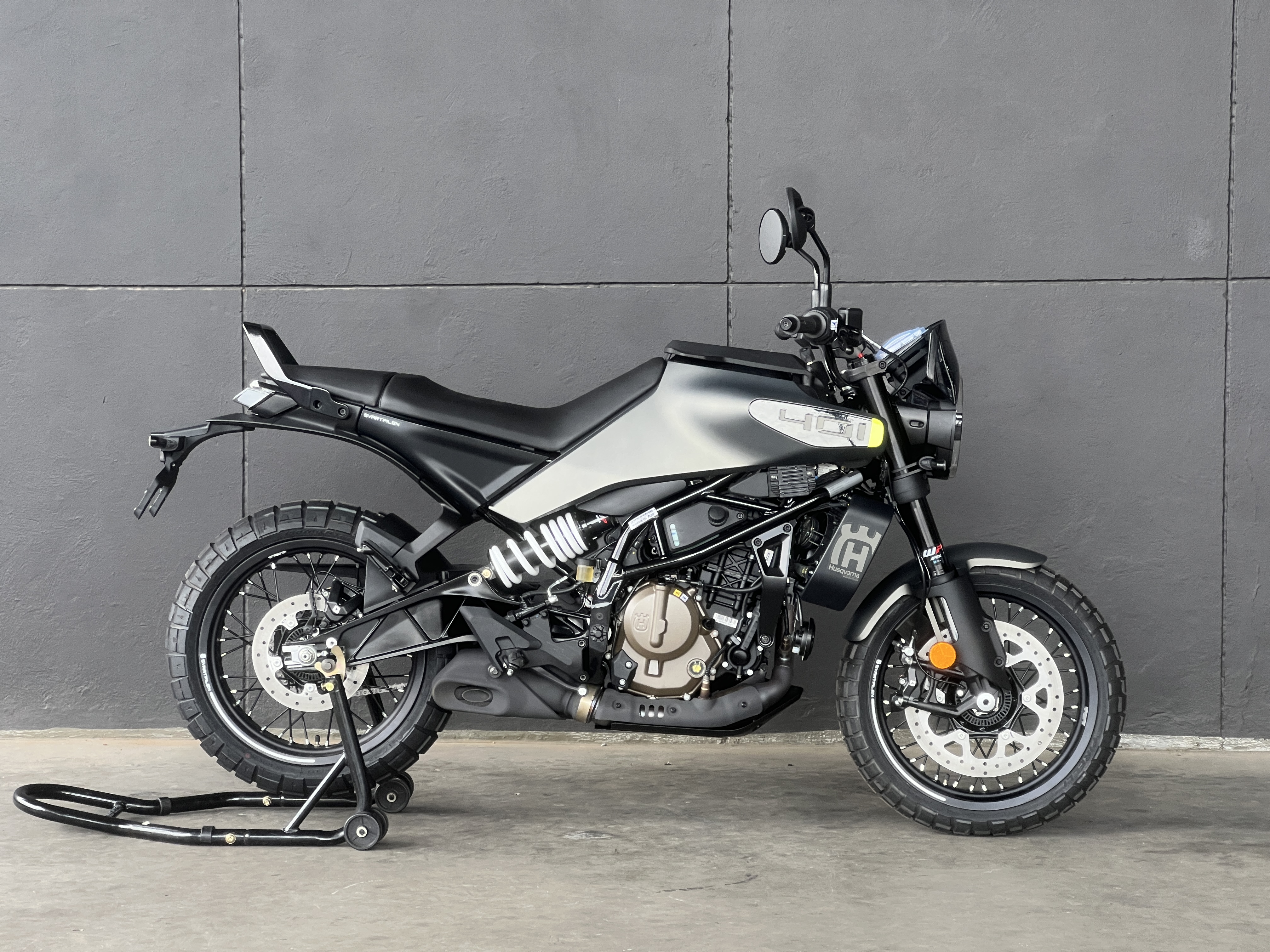 HUSQVARNA SVARTPILEN 401