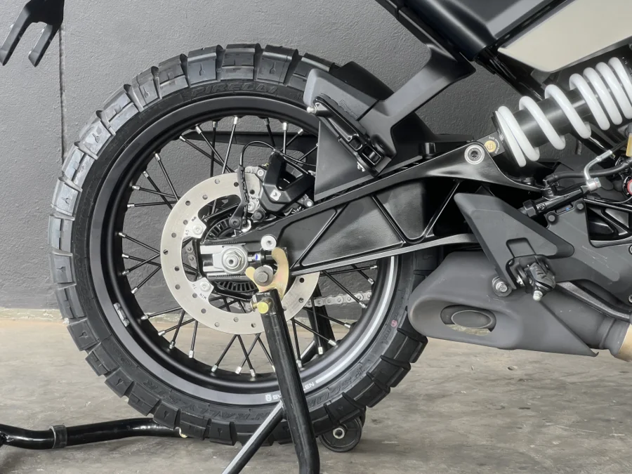 HUSQVARNA SVARTPILEN 401 - FAST KTM