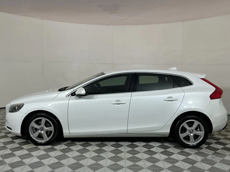 Used 2015 Volvo V40 T4 Elite auto - WeBuyCars JHB South