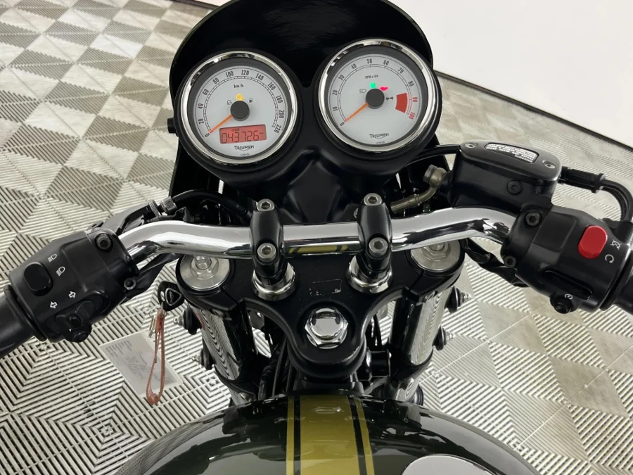 Used 2017 Triumph Thruxton 900 EFI - WeBuyCars The Dome