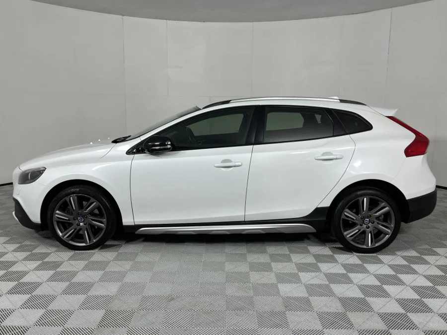 Used 2016 Volvo V40 Cross Country D3 Inscription - WeBuyCars Gqeberha