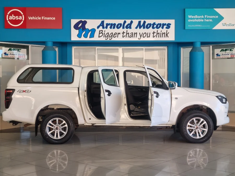 Used 2022 Isuzu D-Max 1.9TD double cab L 4x4 manual - Arnold Motors CC