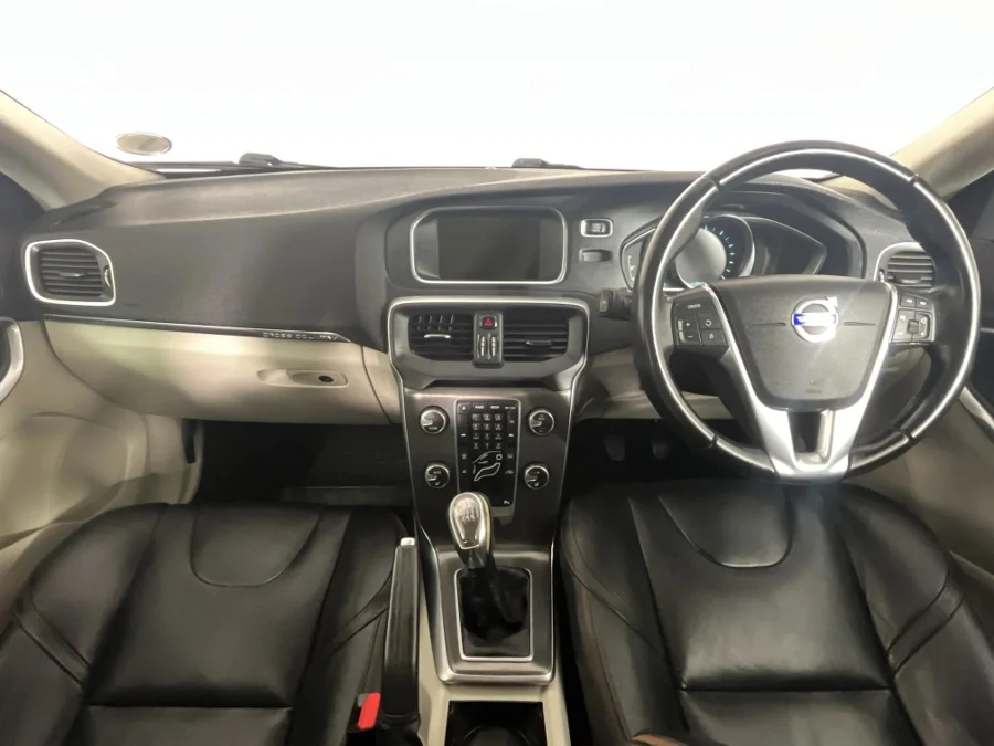 Used 2014 Volvo V40 Cross Country T4 Excel - WeBuyCars Gqeberha