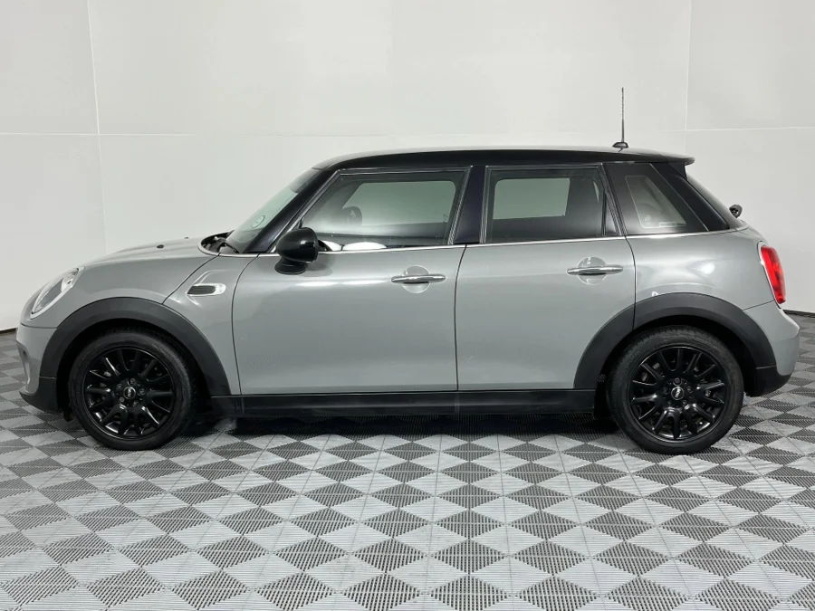 Used 2015 MINI Hatch Cooper Hatch 5-door Seven 7 - WeBuyCars Montana