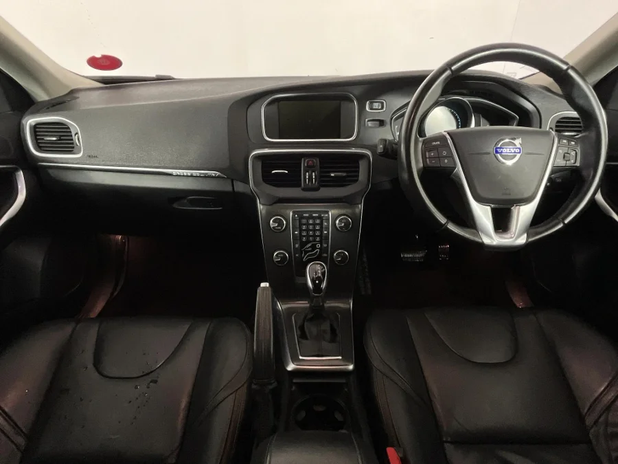 Used 2014 Volvo V40 Cross Country D4 Excel - WeBuyCars George