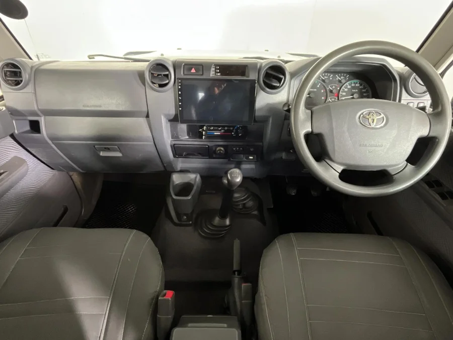 Used 2010 Toyota Land Cruiser 76 4.2D station wagon - WeBuyCars The Dome