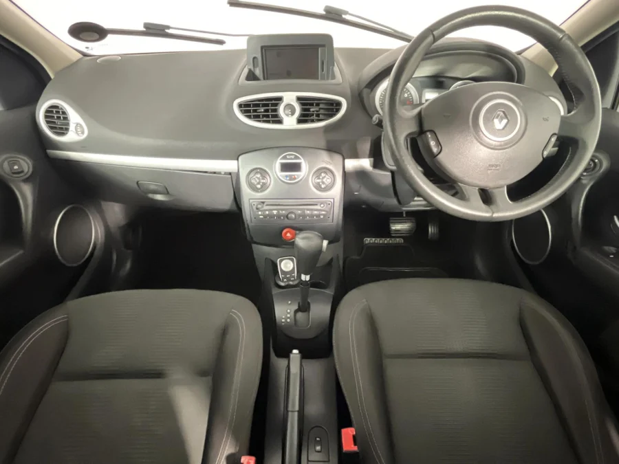Used 2012 Renault Clio 1.6 Dynamique automatic - WeBuyCars Lansdowne