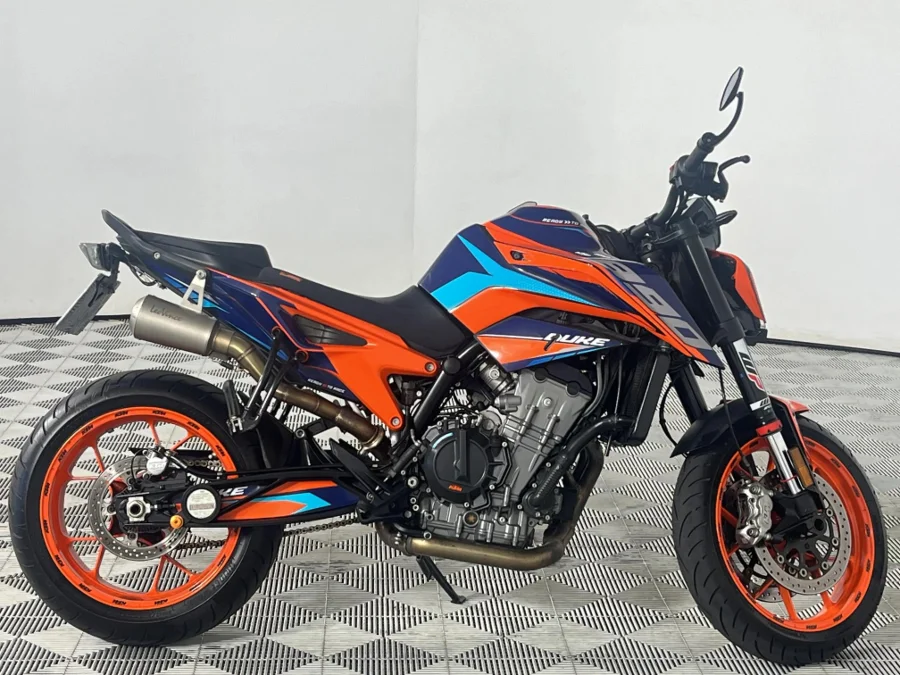 Used 2022 KTM Duke 890 Duke R - WeBuyCars Richmond Used 2022 KTM Duke 890 Duke R - WeBuyCars Richmond