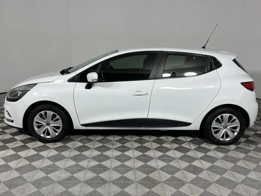 Used 2017 Renault Clio 66kW turbo Authentique - WeBuyCars Lansdowne
