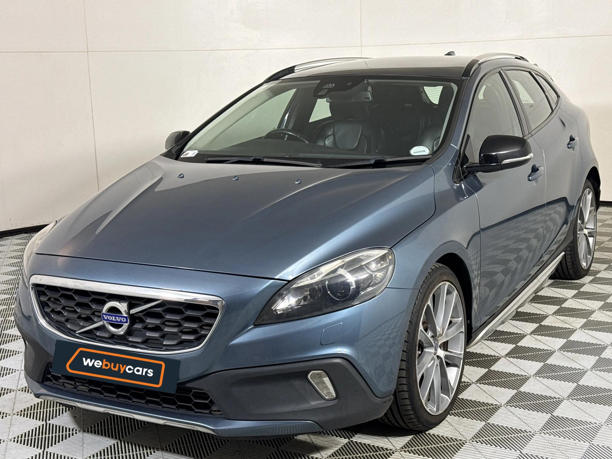 Used 2014 Volvo V40 Cross Country D4 Inscription