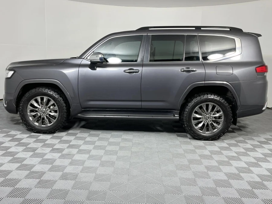 Used 2022 Toyota Land Cruiser 300 3.5T ZX - WeBuyCars Montana