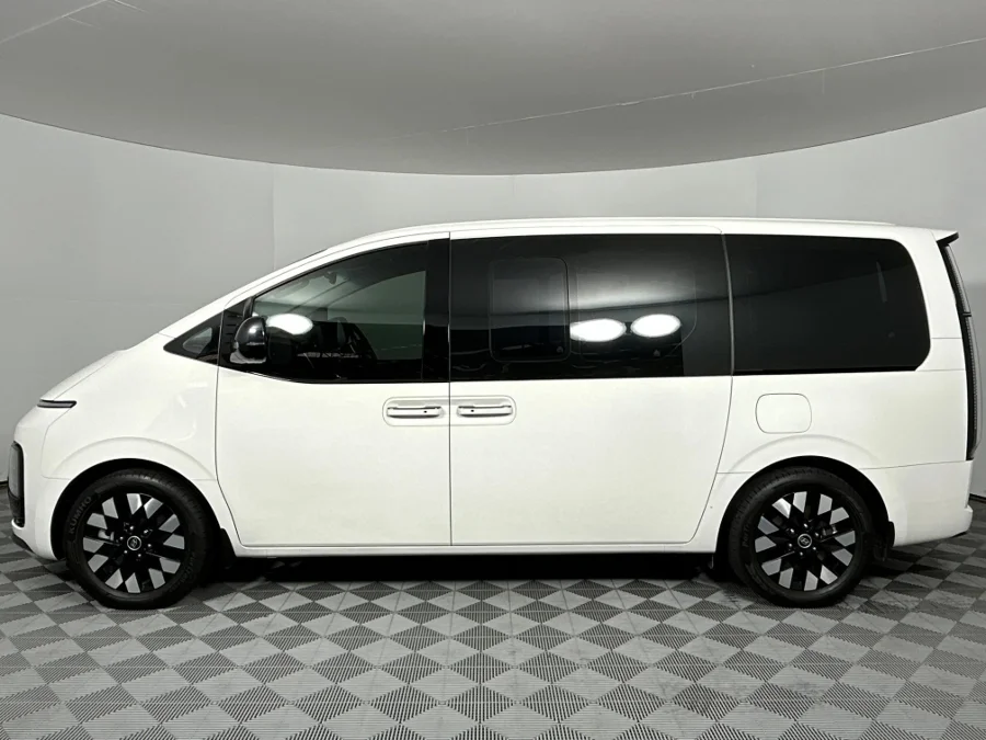 Used 2025 Hyundai Staria 2.2D Luxury - WeBuyCars Richmond