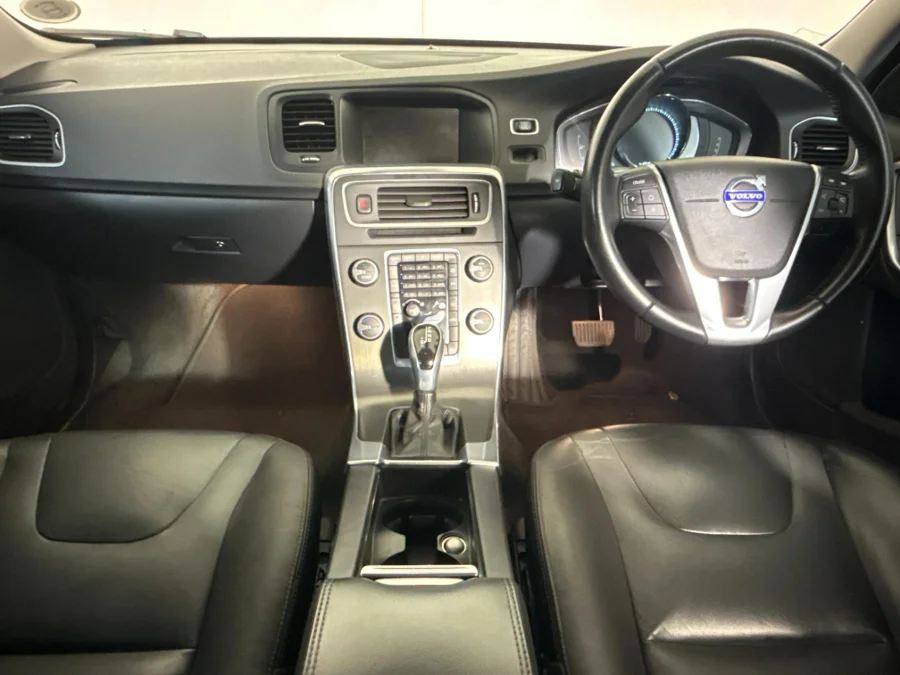 Used 2015 Volvo S60 T4 Excel auto - WeBuyCars Midstream