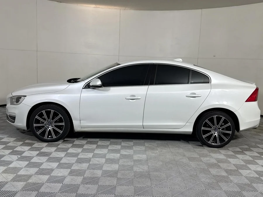 Used 2015 Volvo S60 T4 Excel auto - WeBuyCars Midstream