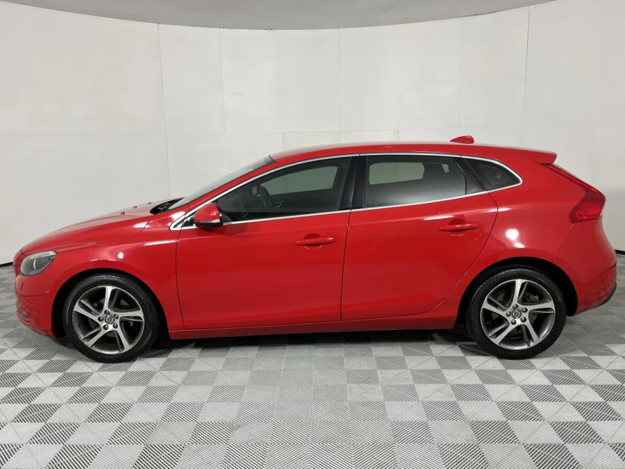 Used 2015 Volvo V40 D2 Excel - WeBuyCars Gqeberha
