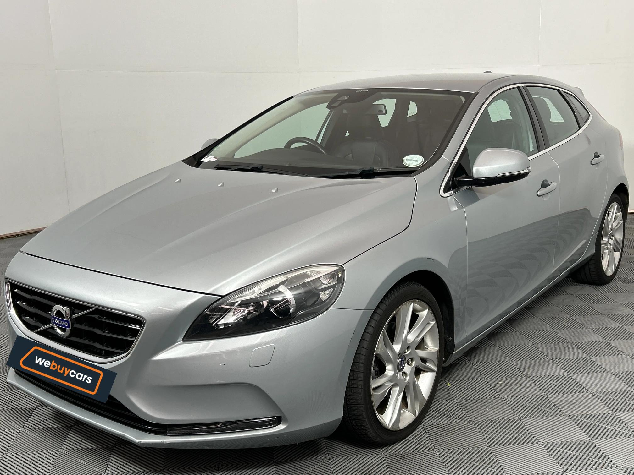Used 2013 Volvo V40 T4 Excel auto