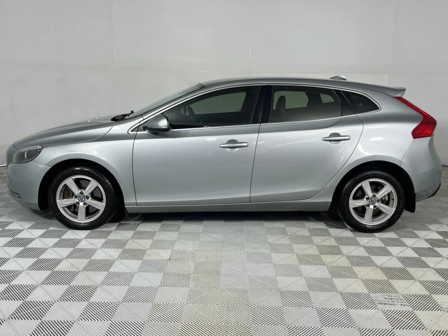 Used 2016 Volvo V40 T3 Inscription auto - WeBuyCars Silverlakes Used 2016 Volvo V40 T3 Inscription auto - WeBuyCars Silverlakes