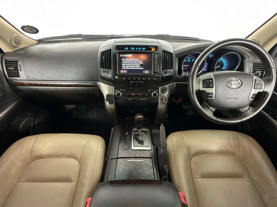 Used 2009 Toyota Land Cruiser 200 4.5D-4D VX - WeBuyCars Vereeniging Used 2009 Toyota Land Cruiser 200 4.5D-4D VX - WeBuyCars Vereeniging