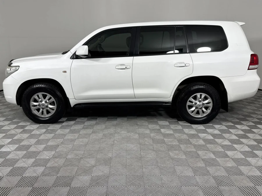 Used 2009 Toyota Land Cruiser 200 4.5D-4D VX - WeBuyCars Vereeniging Used 2009 Toyota Land Cruiser 200 4.5D-4D VX - WeBuyCars Vereeniging
