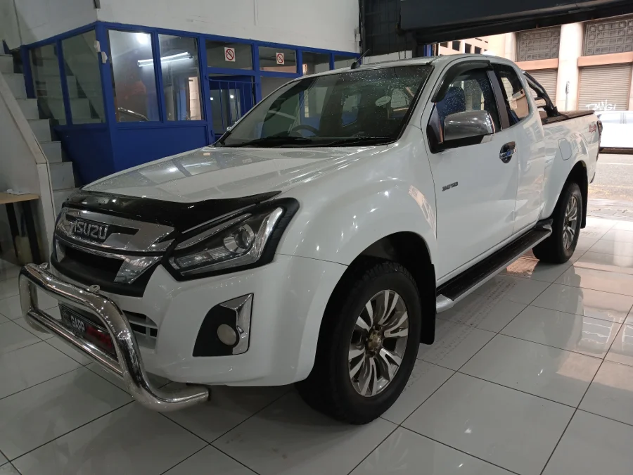 Used 2021 Isuzu D-Max 300 3.0TD Extended cab 4x4 LX - GAPP Motors Used 2021 Isuzu D-Max 300 3.0TD Extended cab 4x4 LX - GAPP Motors