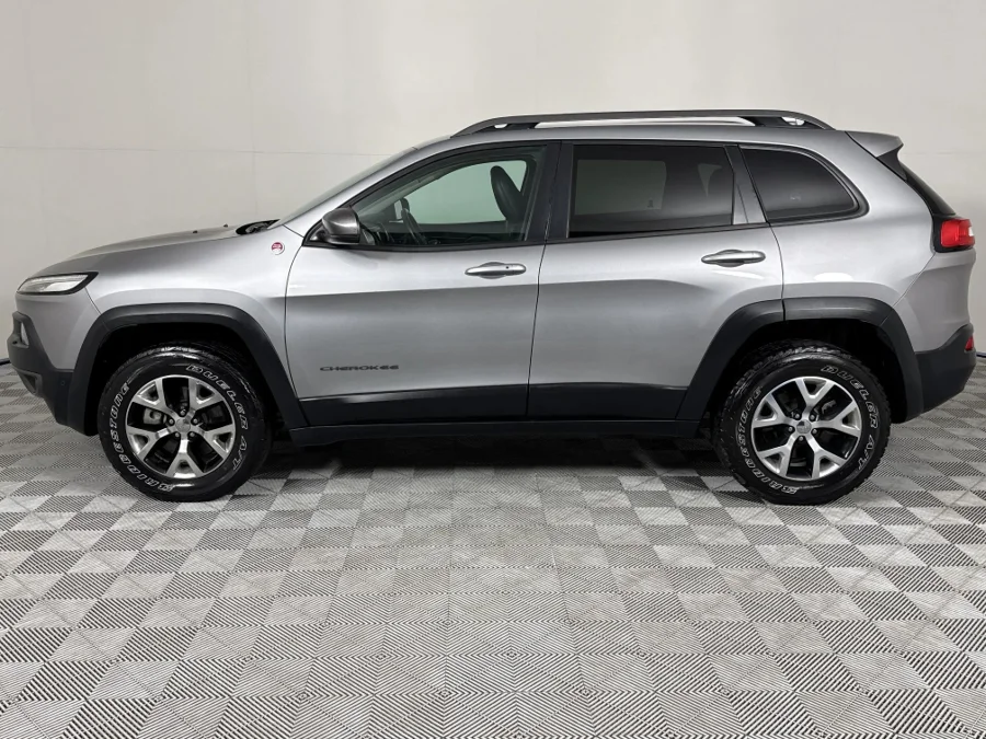 Used 2015 Jeep Cherokee 3.2L 4x4 Trailhawk - WeBuyCars Vereeniging Used 2015 Jeep Cherokee 3.2L 4x4 Trailhawk - WeBuyCars Vereeniging