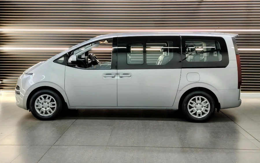 Used 2023 Hyundai Staria 2.2D Executive 9-seater - BOTHA AND DEYSEL EXECUTIVE MOTORS Used 2023 Hyundai Staria 2.2D Executive 9-seater - BOTHA AND DEYSEL EXECUTIVE MOTORS