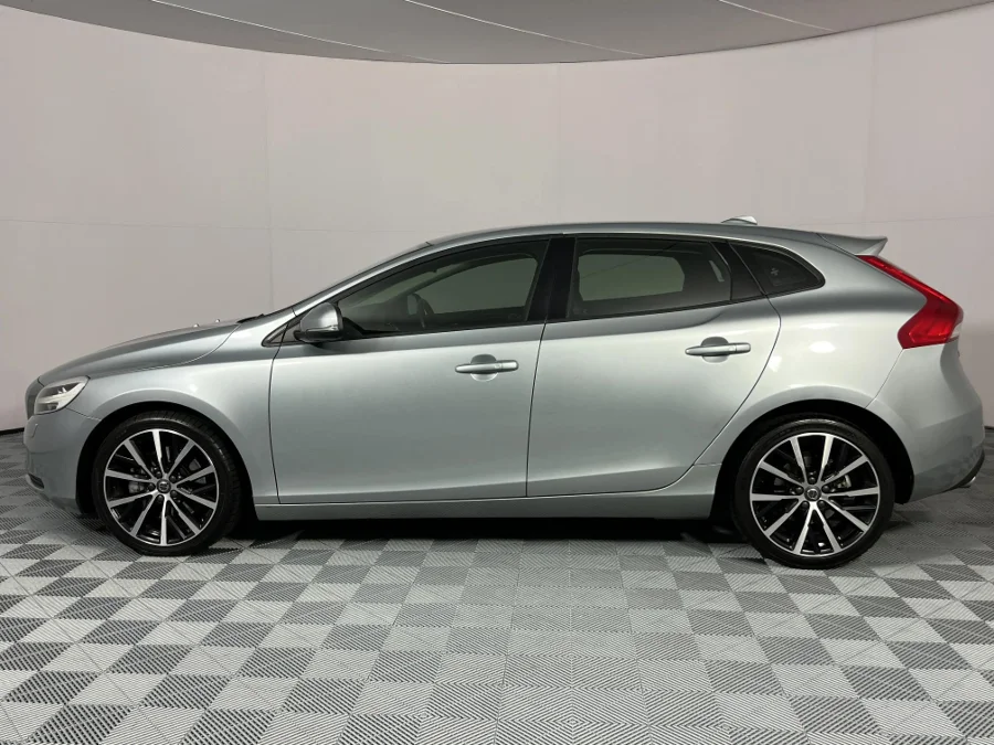 Used 2017 Volvo V40 D3 Momentum - WeBuyCars Brackenfell Cape Town