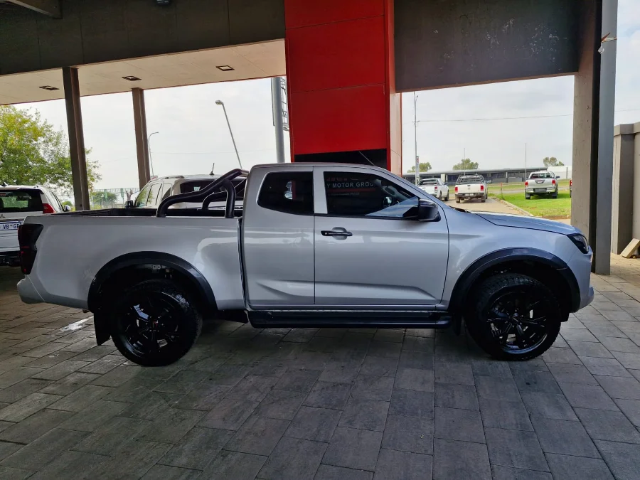 Used 2022 Isuzu D-Max 1.9TD Extended cab LS manual - Highway Motors