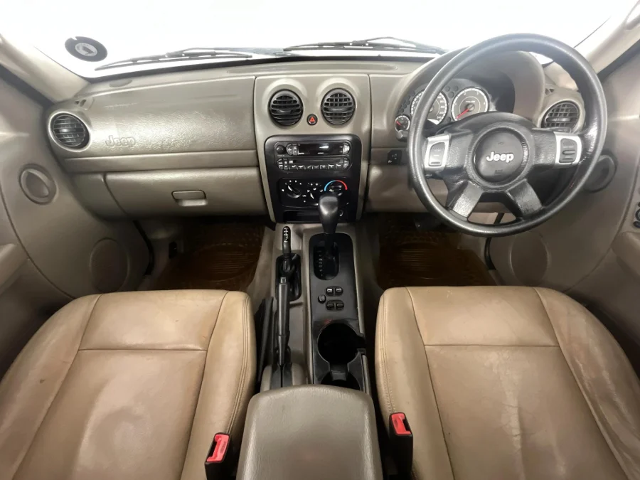 Used 2006 Jeep Cherokee 2.8LCRD Limited automatic - WeBuyCars George