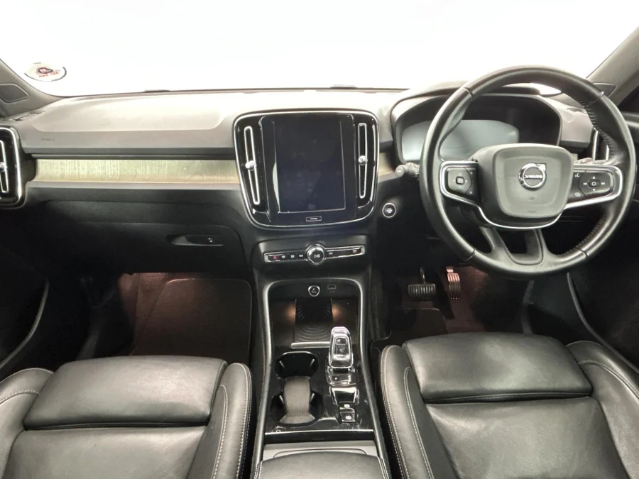 Used 2018 Volvo XC40 D4 AWD Inscription - WeBuyCars Lansdowne