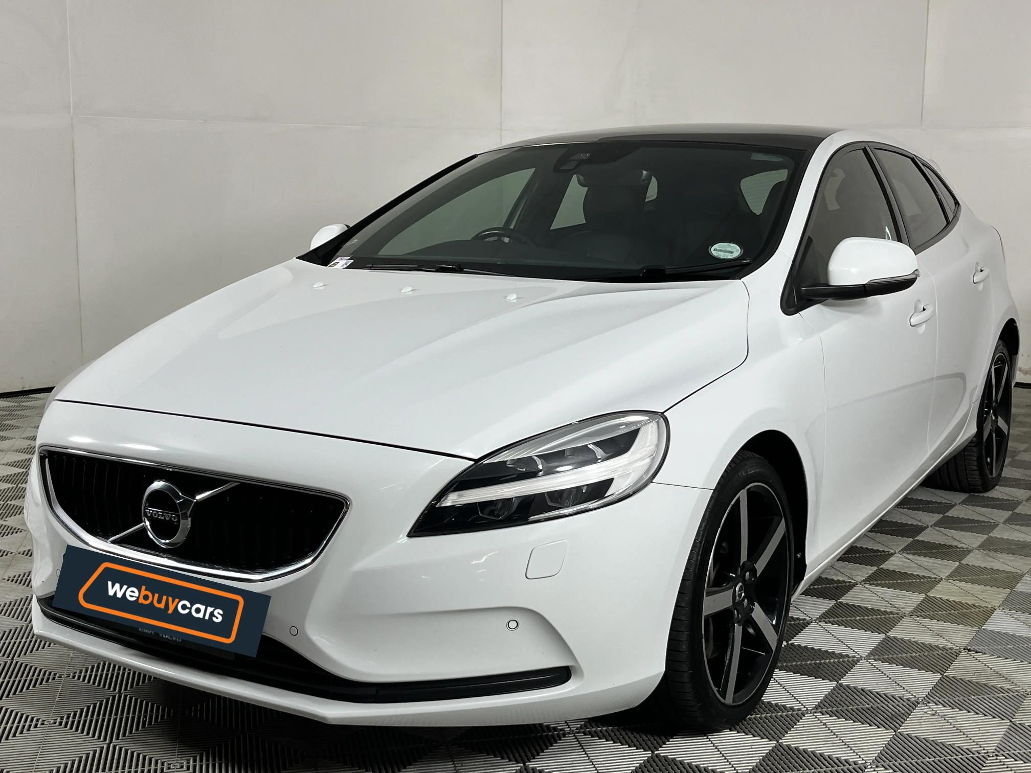Used 2018 Volvo V40 T4 Momentum auto