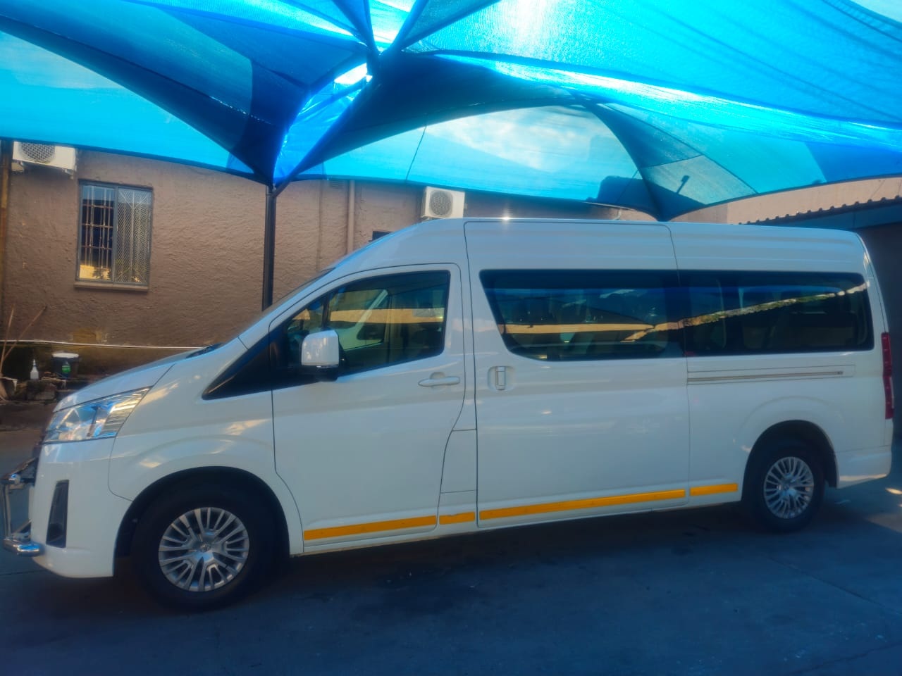 Used 2020 Toyota Quantum 2.8 SLWB bus 14-seater GL manual
