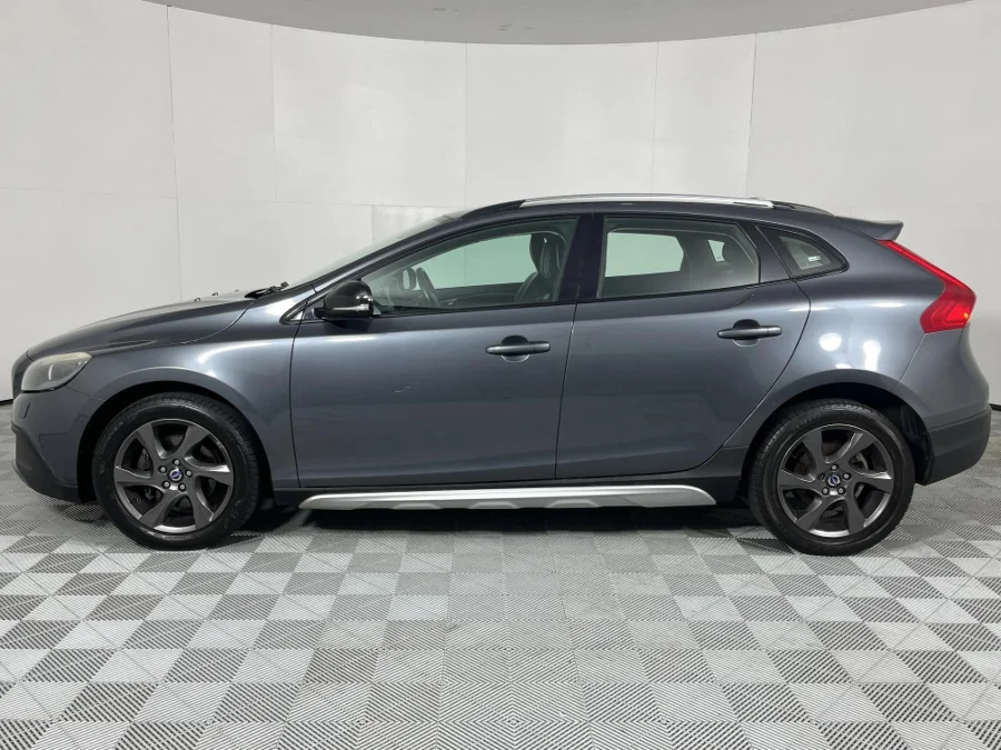 Used 2014 Volvo V40 Cross Country T4 Excel - WeBuyCars Gqeberha
