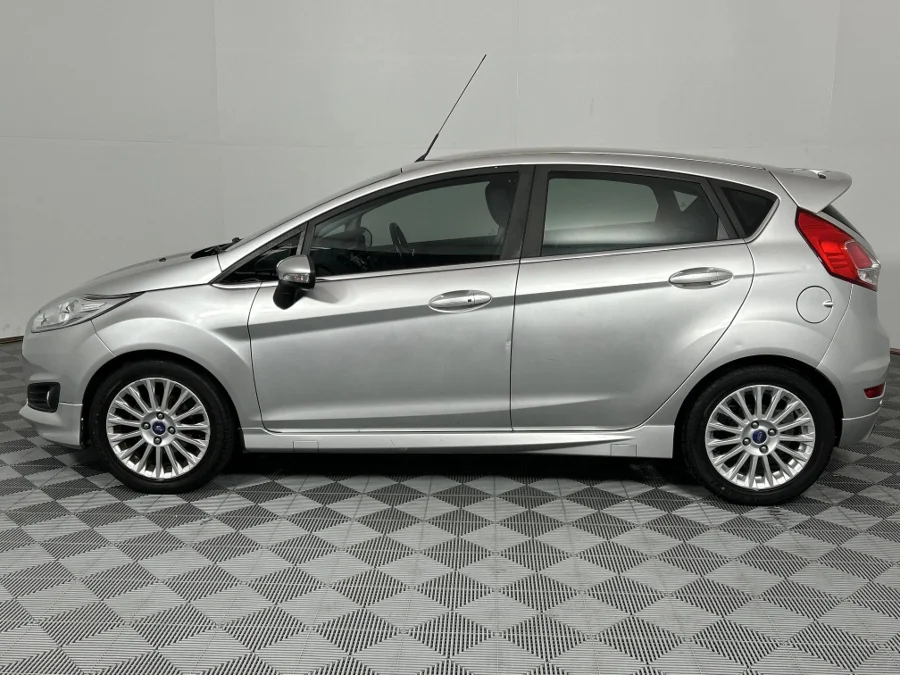 Used 2015 Ford Fiesta 5-door 1.0T Titanium auto - WeBuyCars Richmond