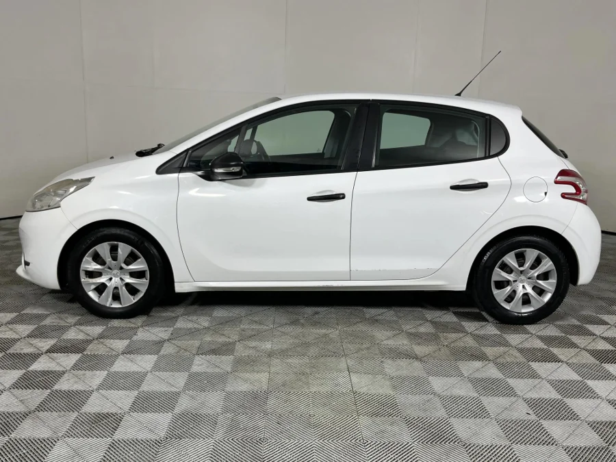 Used 2015 Peugeot 208 5-door 1.2 Access - WeBuyCars The Dome
