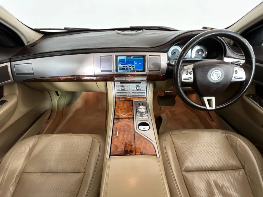 Used 2010 Jaguar XF 3.0 Premium Luxury - WeBuyCars JHB South