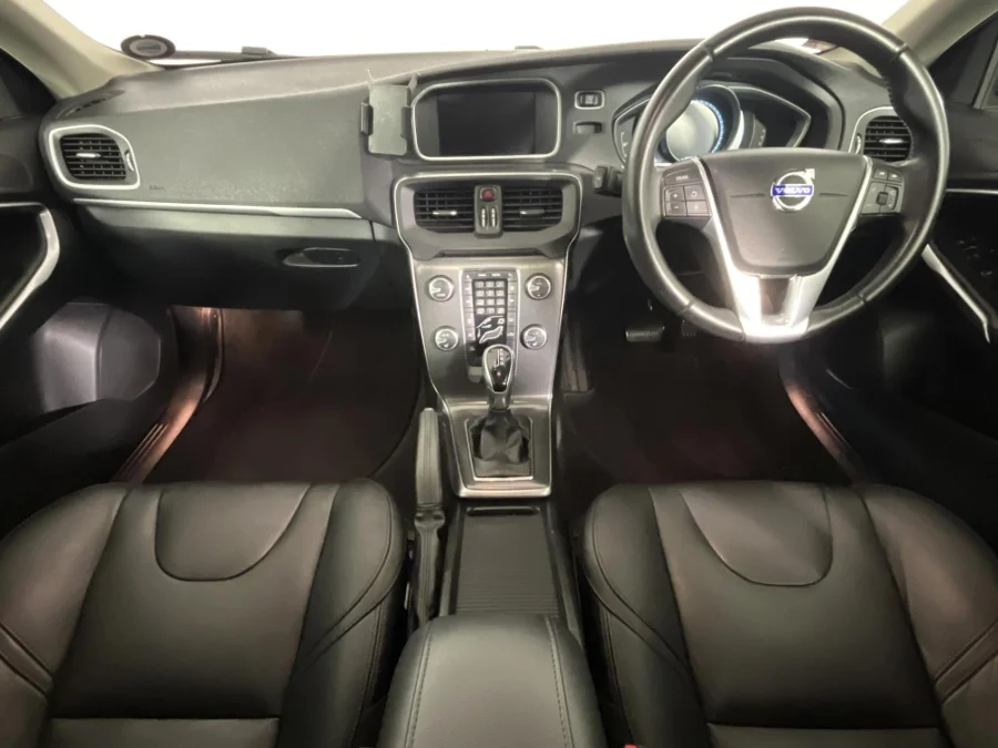 Used 2015 Volvo V40 D3 Momentum - WeBuyCars Silverlakes