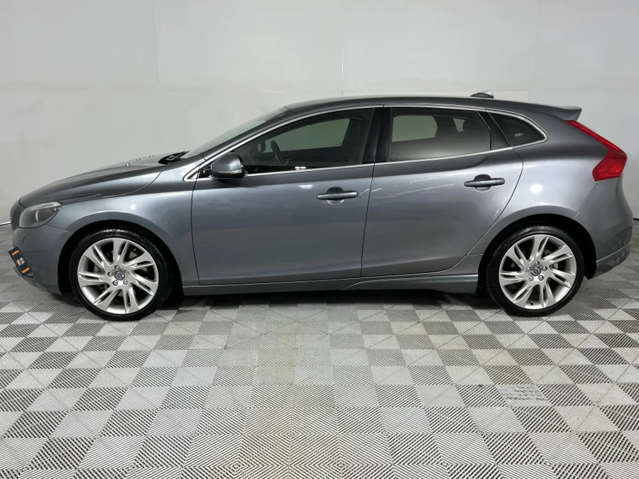 Used 2015 Volvo V40 D3 Momentum - WeBuyCars Silverlakes