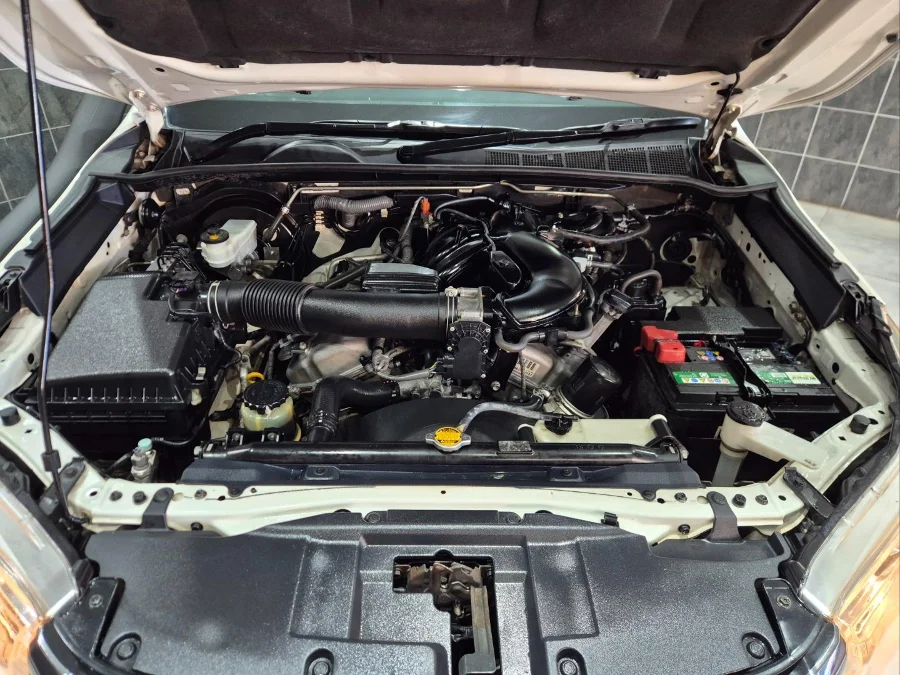 Used 2016 Toyota Hilux 4.0 V6 double cab 4x4 Raider Dakar - Golden Era Motors