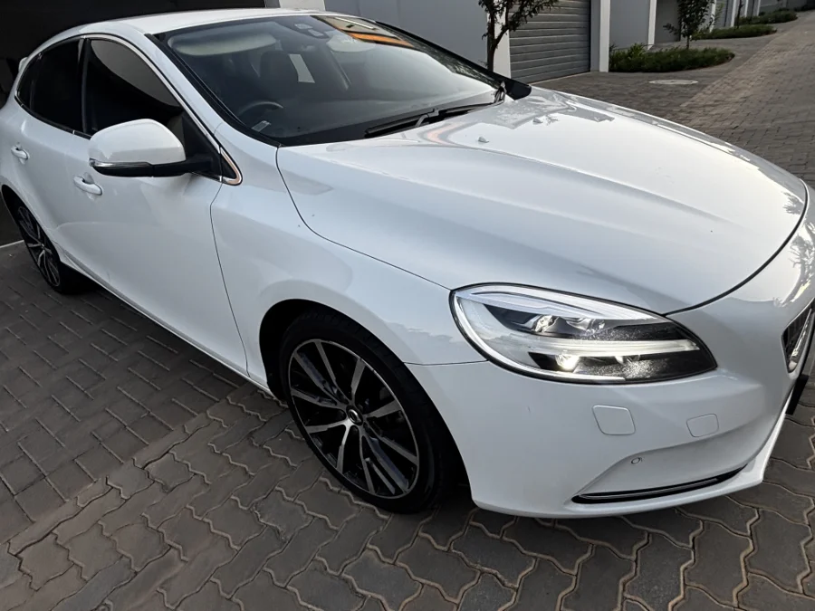 Used 2019 Volvo V40 T4 Inscription auto - Private Seller