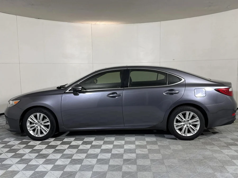 Used 2015 Lexus ES 250 EX - WeBuyCars Midstream