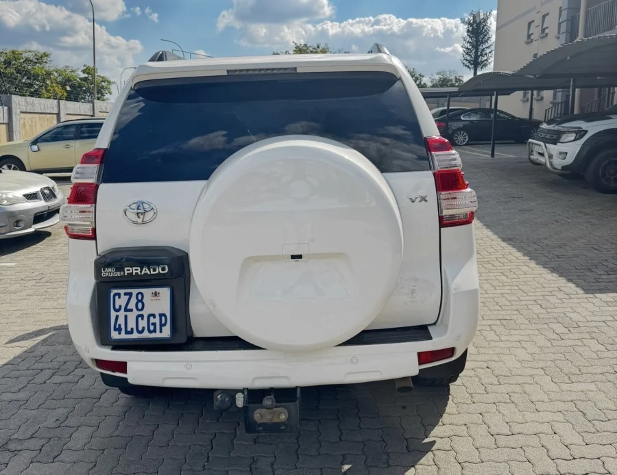 New 2014 Toyota Land Cruiser Prado 3.0DT VX - Private Seller New 2014 Toyota Land Cruiser Prado 3.0DT VX - Private Seller