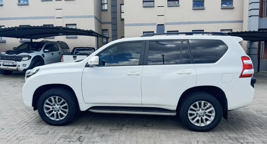 New 2014 Toyota Land Cruiser Prado 3.0DT VX - Private Seller New 2014 Toyota Land Cruiser Prado 3.0DT VX - Private Seller