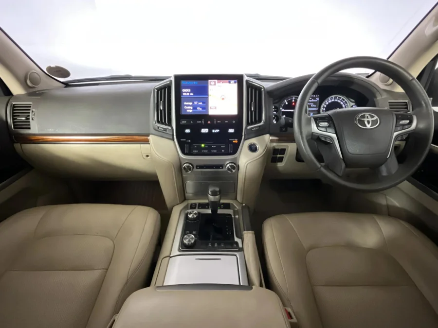 Used 2018 Toyota Land Cruiser 200 4.5D-4D V8 VX-R - WeBuyCars JHB South