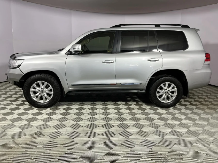 Used 2018 Toyota Land Cruiser 200 4.5D-4D V8 VX-R - WeBuyCars JHB South